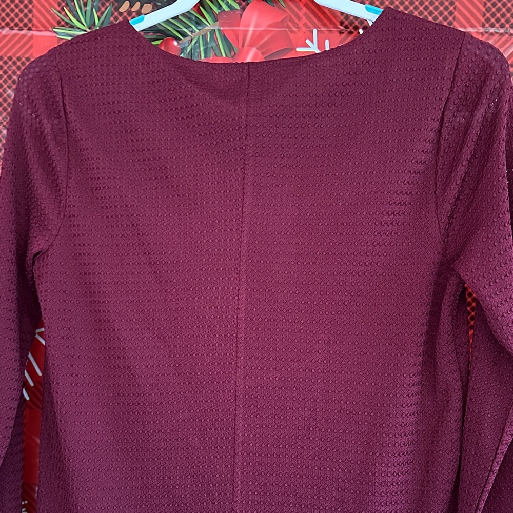Lauren Conrad Women's Burgundy Floral Hem Top - Picture 8 of 9